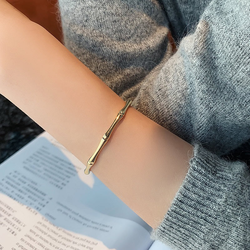 Pulsera femenina de temperamento dorado flameado