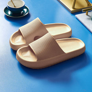 Zapatillas suaves para parejas en casa