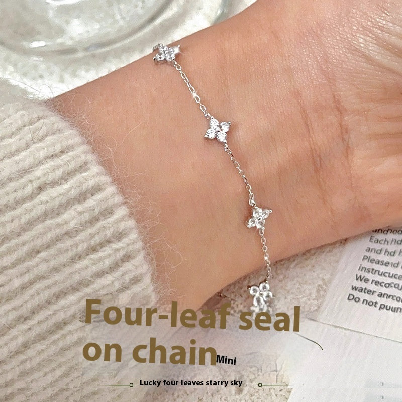 Pulsera de lujo con flores de cielo estrellado y luz francesa