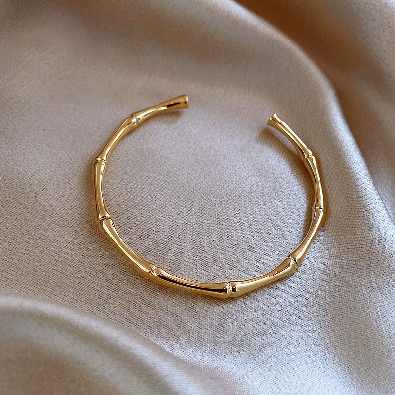 Pulsera femenina de temperamento dorado flameado
