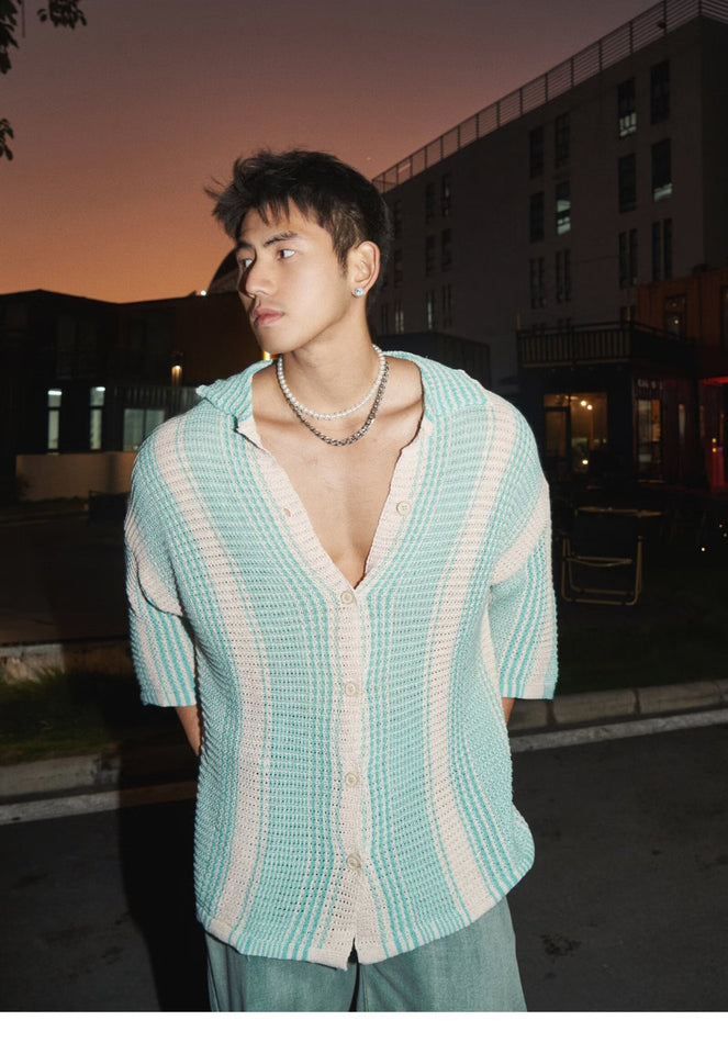 Top fino de punto informal con solapas sueltas de verano