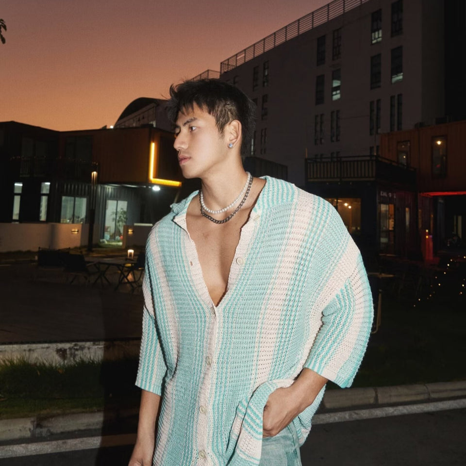 Top fino de punto informal con solapas sueltas de verano