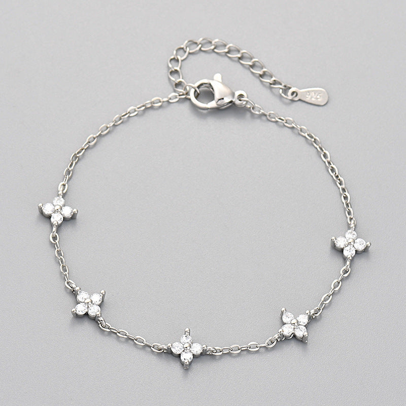 Pulsera de lujo con flores de cielo estrellado y luz francesa
