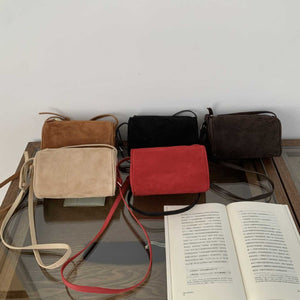Bolso pequeño de ante con axilas
