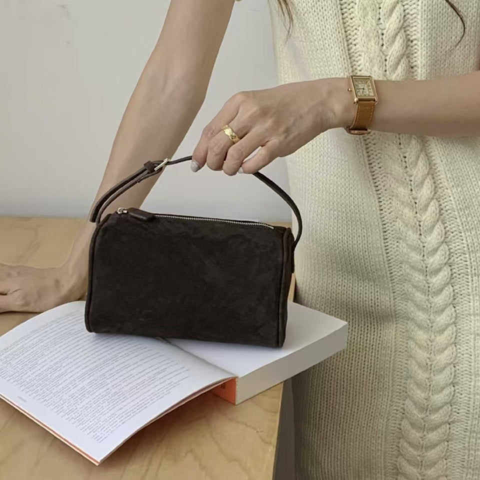 Bolso pequeño de ante con axilas