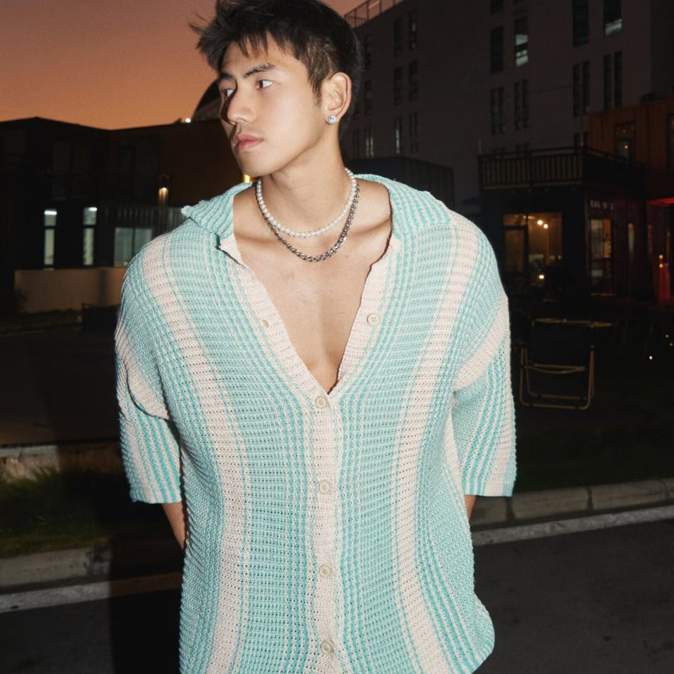 Top fino de punto informal con solapas sueltas de verano